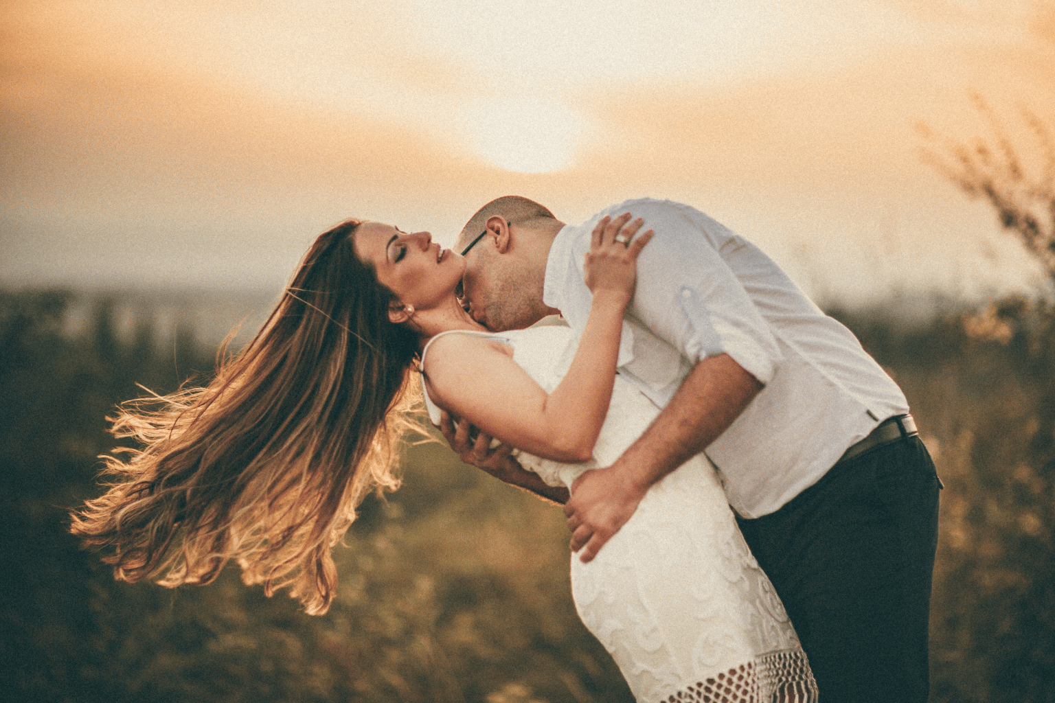 Čudne stvari koje ljudi rade kada su zaljubljeni — i zašto se to zapravo dešava